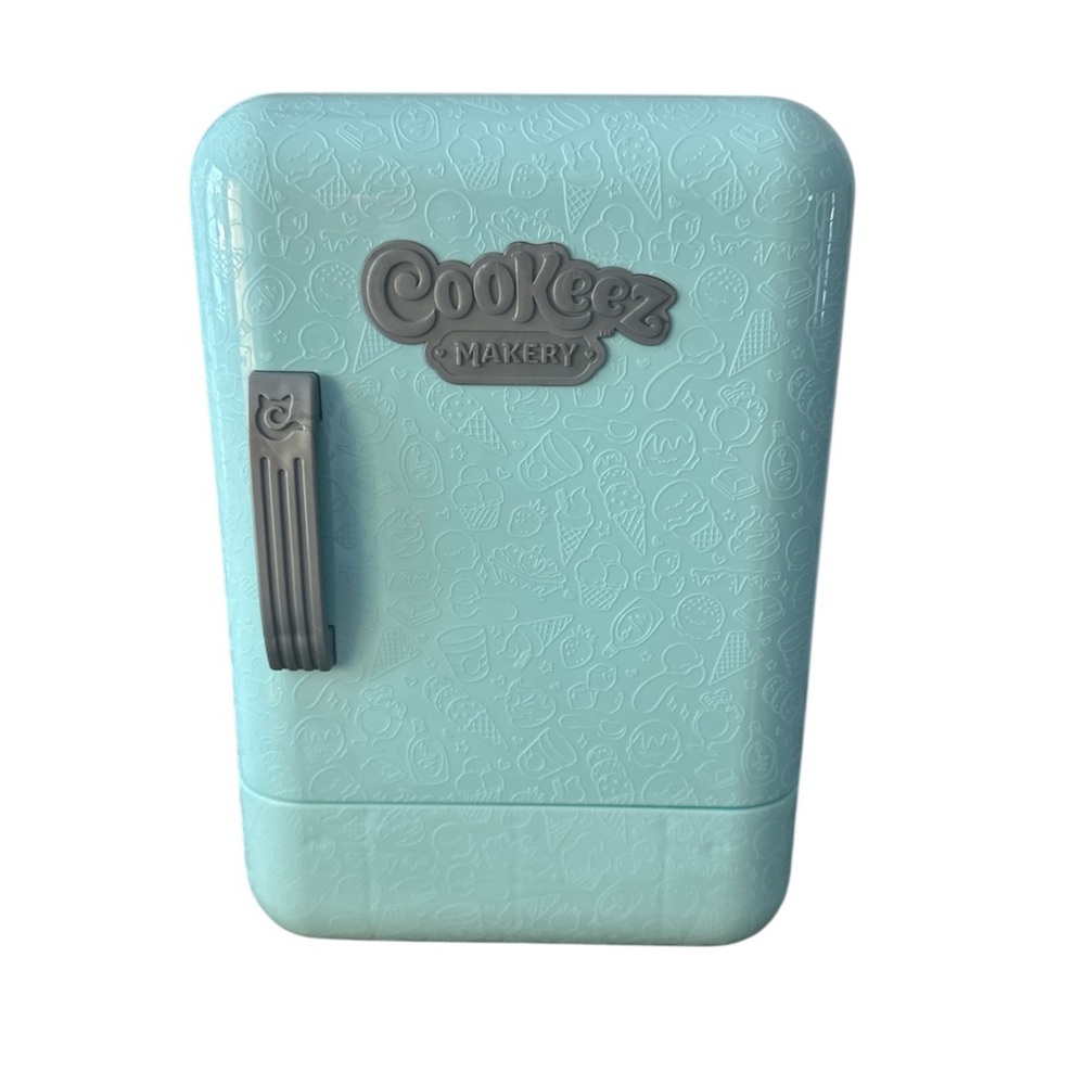 Cookeez Makery Fridge toy